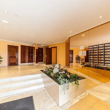 Daire Charming Coastal Steps From The